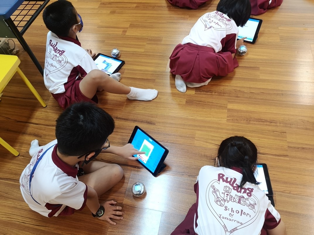 Learning coding by playing with Sphero BOLT, an app-enabled robot, adds an element of entertainment. This is suitable for helping young students at Rulang Primary stay engaged and interested in the topic. 
